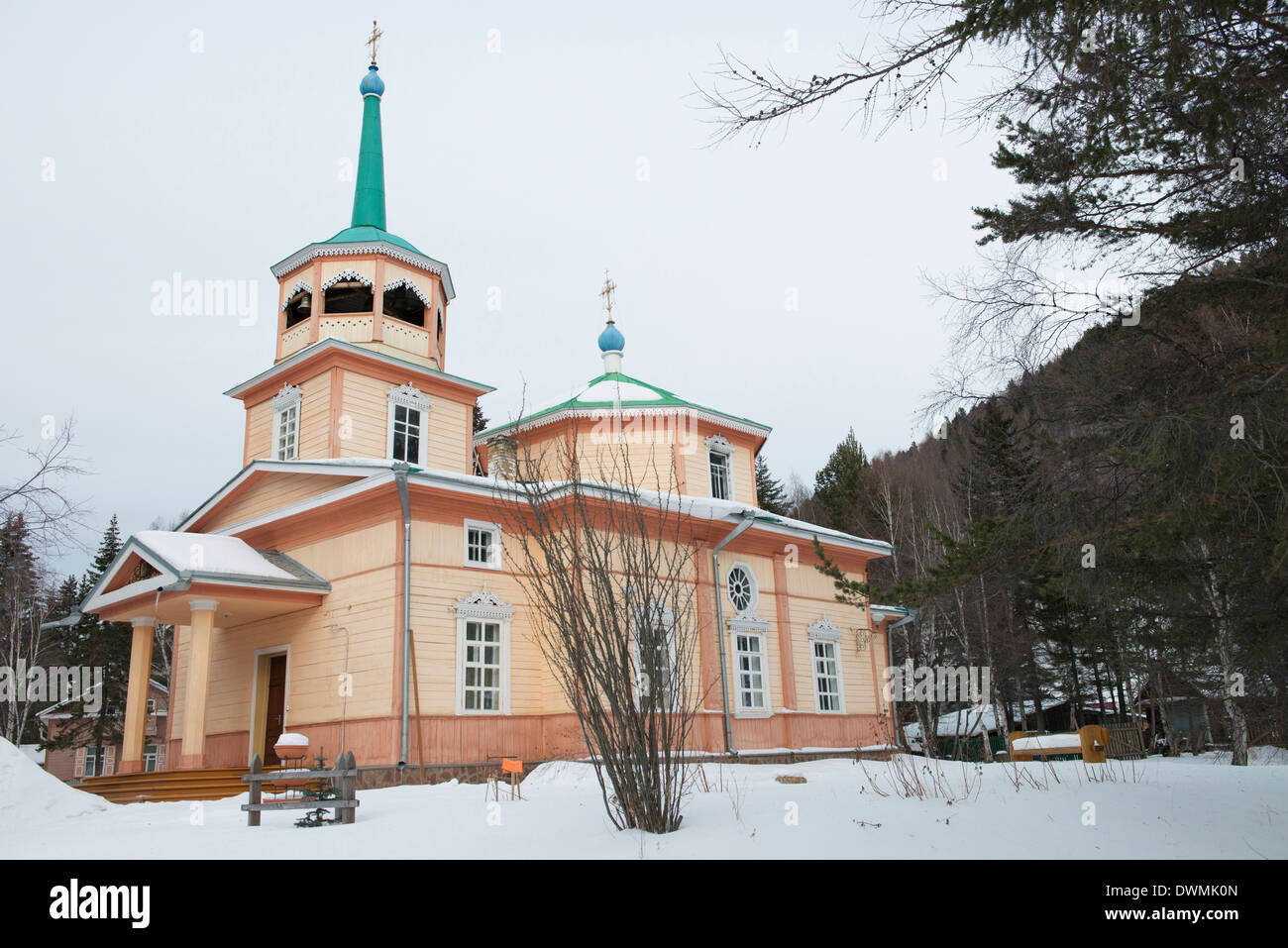 Chiesa di San Nicola costruita dal mercante russo, Ksenofont Serebryakov, villaggio di Listvyanka, Siberia, Russia, Eurasia Foto Stock