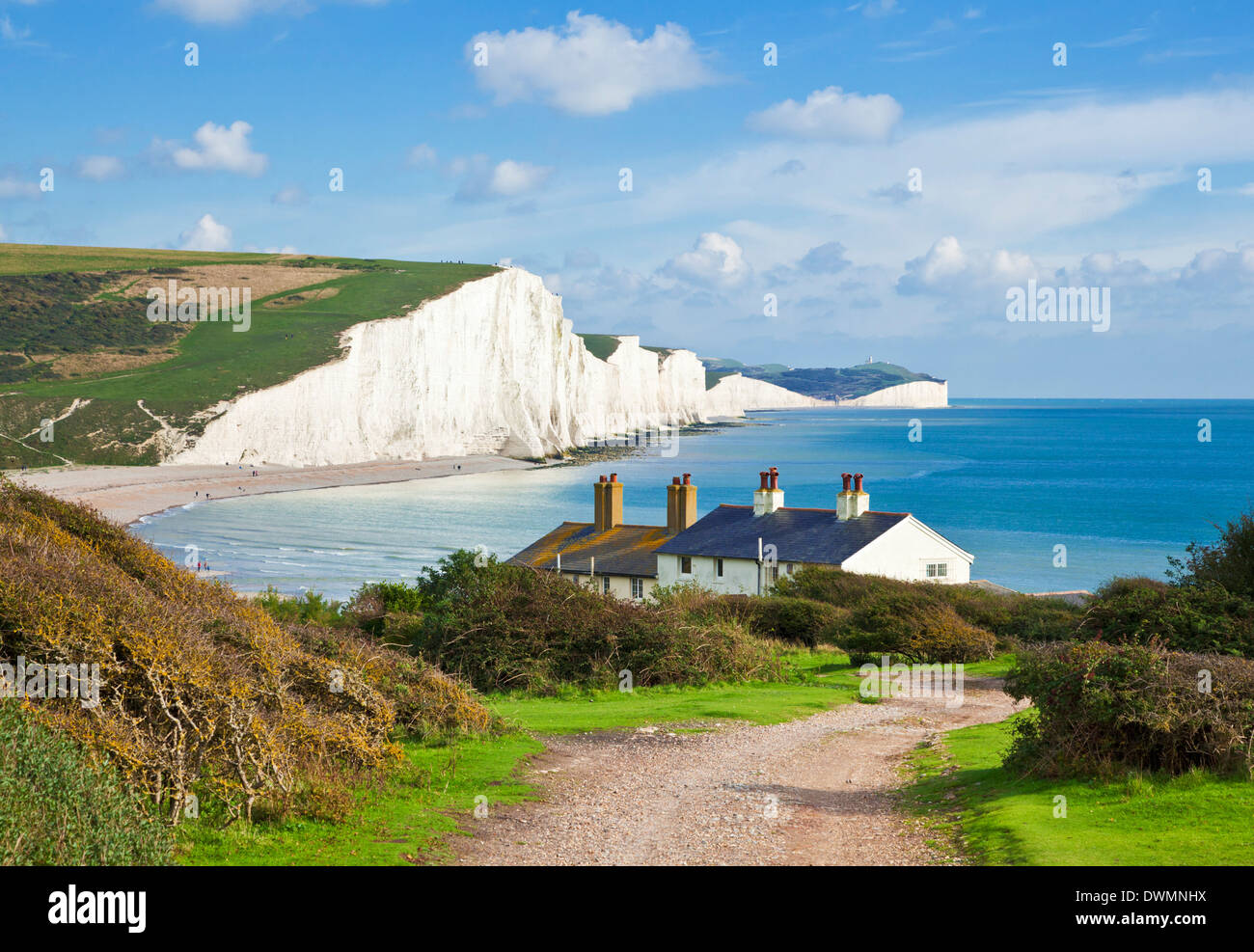 Le sette sorelle chalk cliffs e Coastguard Cottages, South Downs Way, South Downs National Park, East Sussex, England, Regno Unito Foto Stock