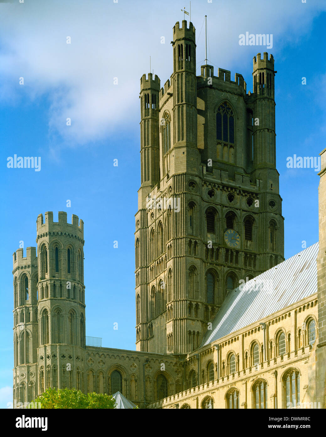 Ad ovest la Torre della Cattedrale di Ely Cambridgeshire da Sud Est Foto Stock