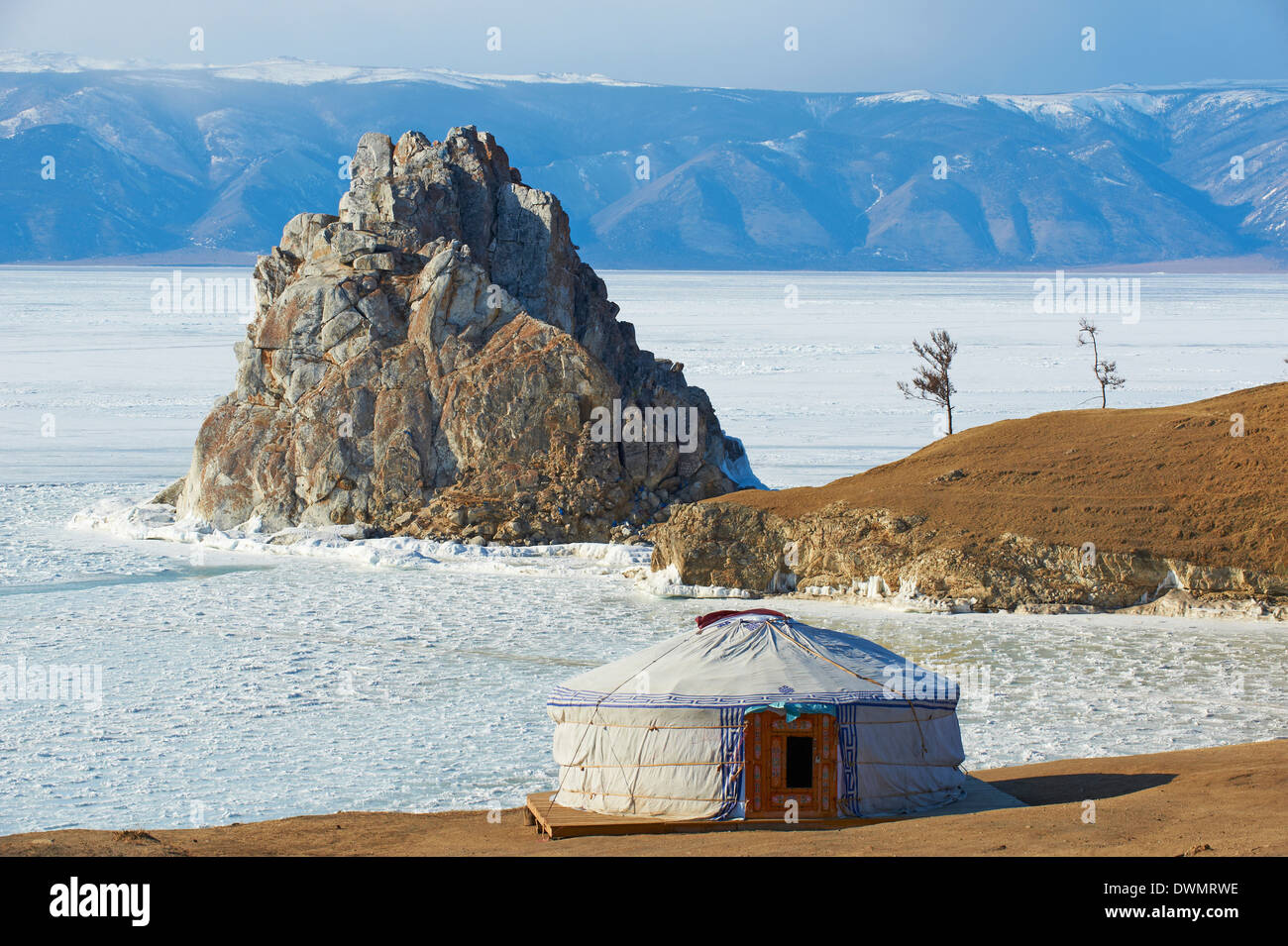 Shaman rock, Maloe più piccolo (mare), Olkhon island, il lago Baikal, sito UNESCO, Oblast di Irkutsk, Siberia, Russia Foto Stock