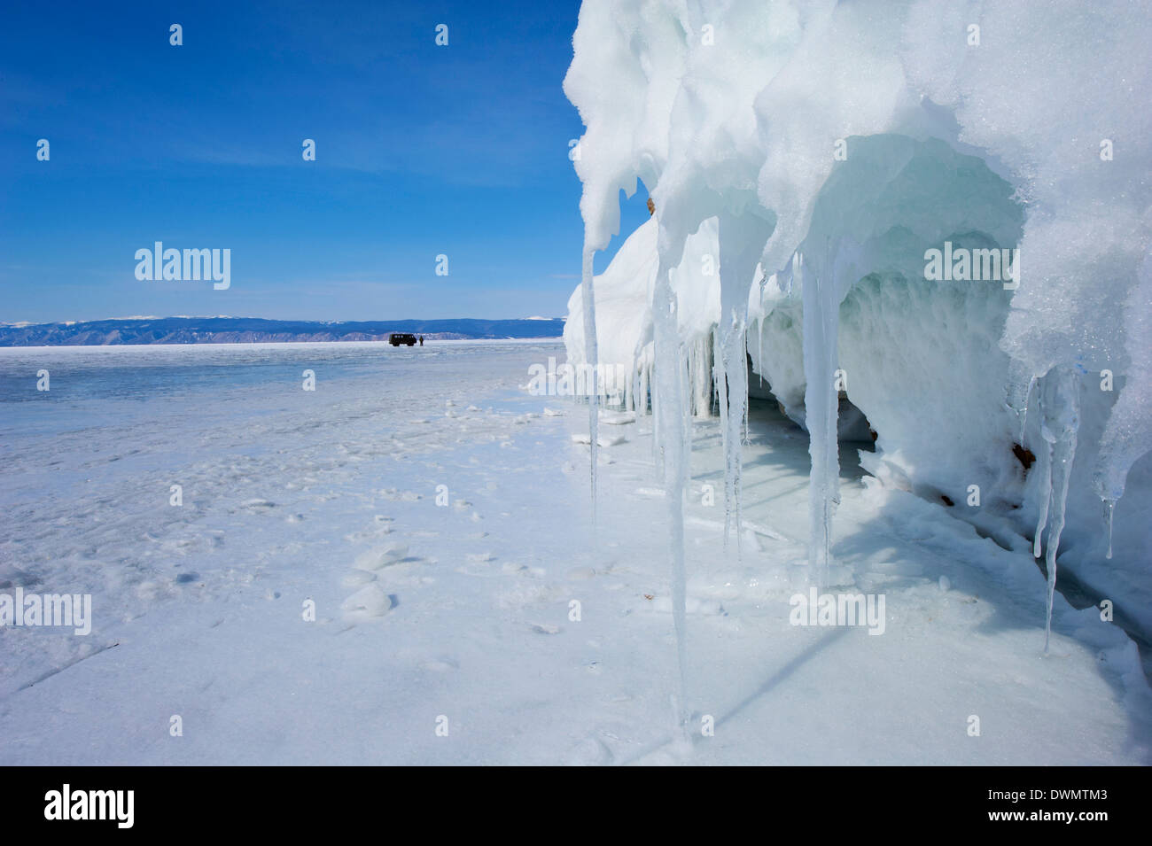 Maloe più (Po) mare, lago ghiacciato durante l'inverno, Olkhon island, il lago Baikal, sito UNESCO, Oblast di Irkutsk, Siberia, Russia Foto Stock