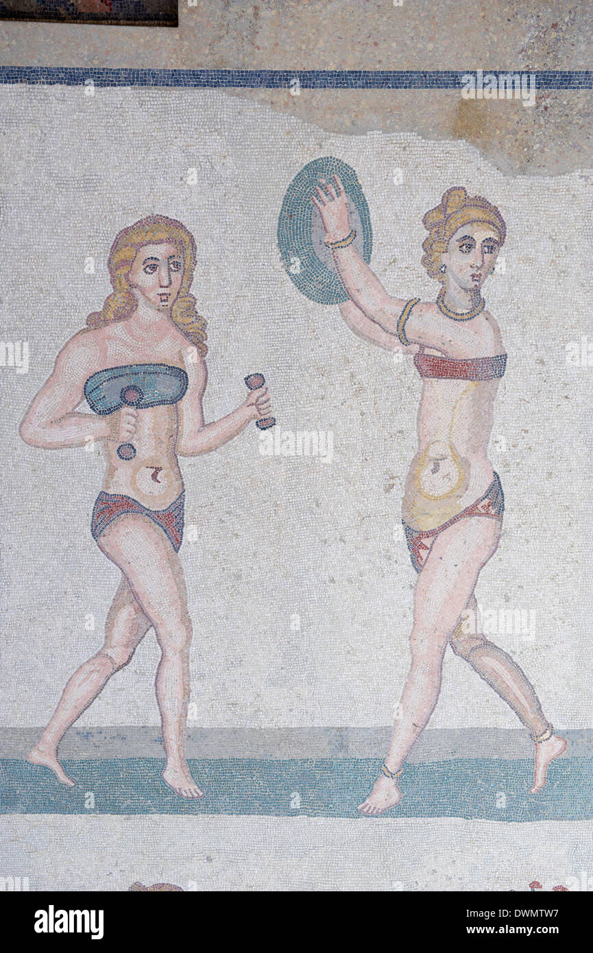 Mosaico di ragazze in bikini, Villa Romana del Casale di Piazza Armerina, Sito Patrimonio Mondiale dell'UNESCO, Sicilia, Italia, Europa Foto Stock