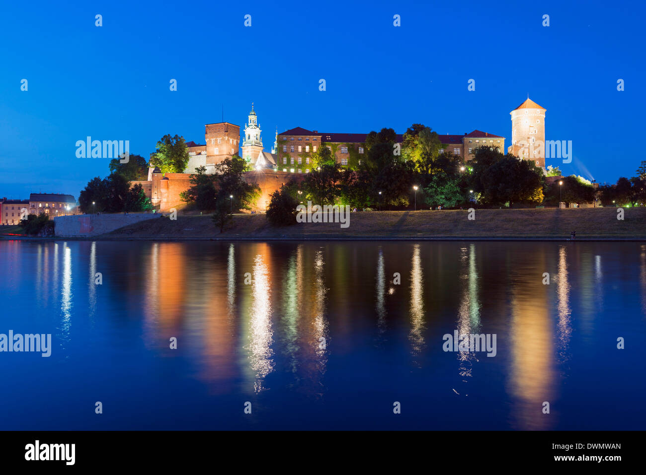 Dalla collina di Wawel Castle e la Cattedrale, il fiume Vistola, Sito Patrimonio Mondiale dell'UNESCO, Cracovia, Malopolska, Polonia, Europa Foto Stock