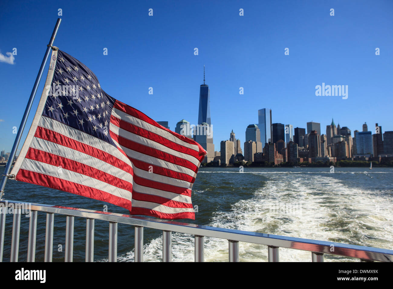 1 World Trade Center Tower e New York del quartiere finanziario come si vede dal Fiume Hudson, New York, Stati Uniti d'America Foto Stock