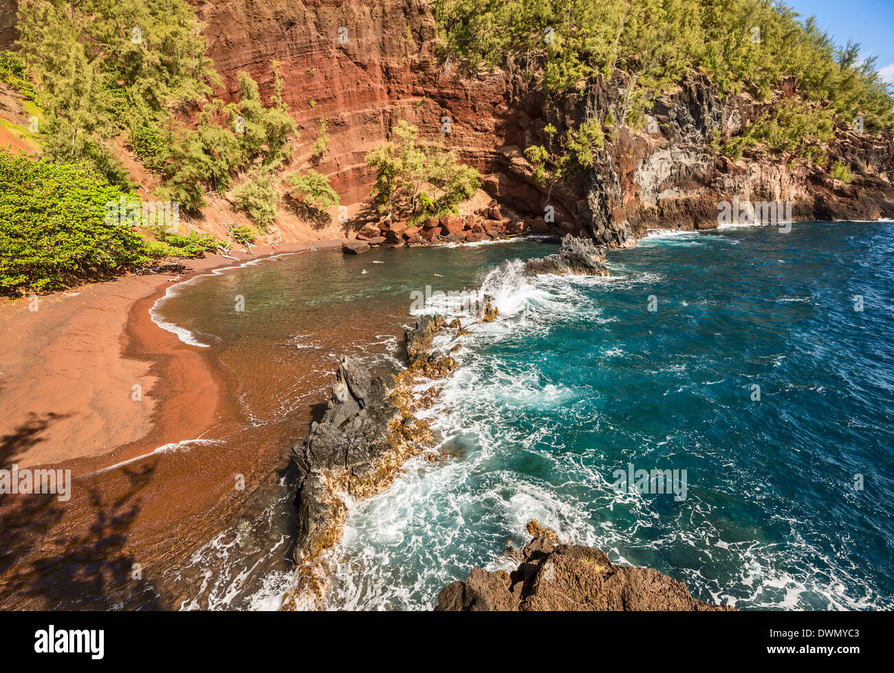 L'esotico e stupefacenti Red Sand Beach sull'isola hawaiana di Maui. Foto Stock