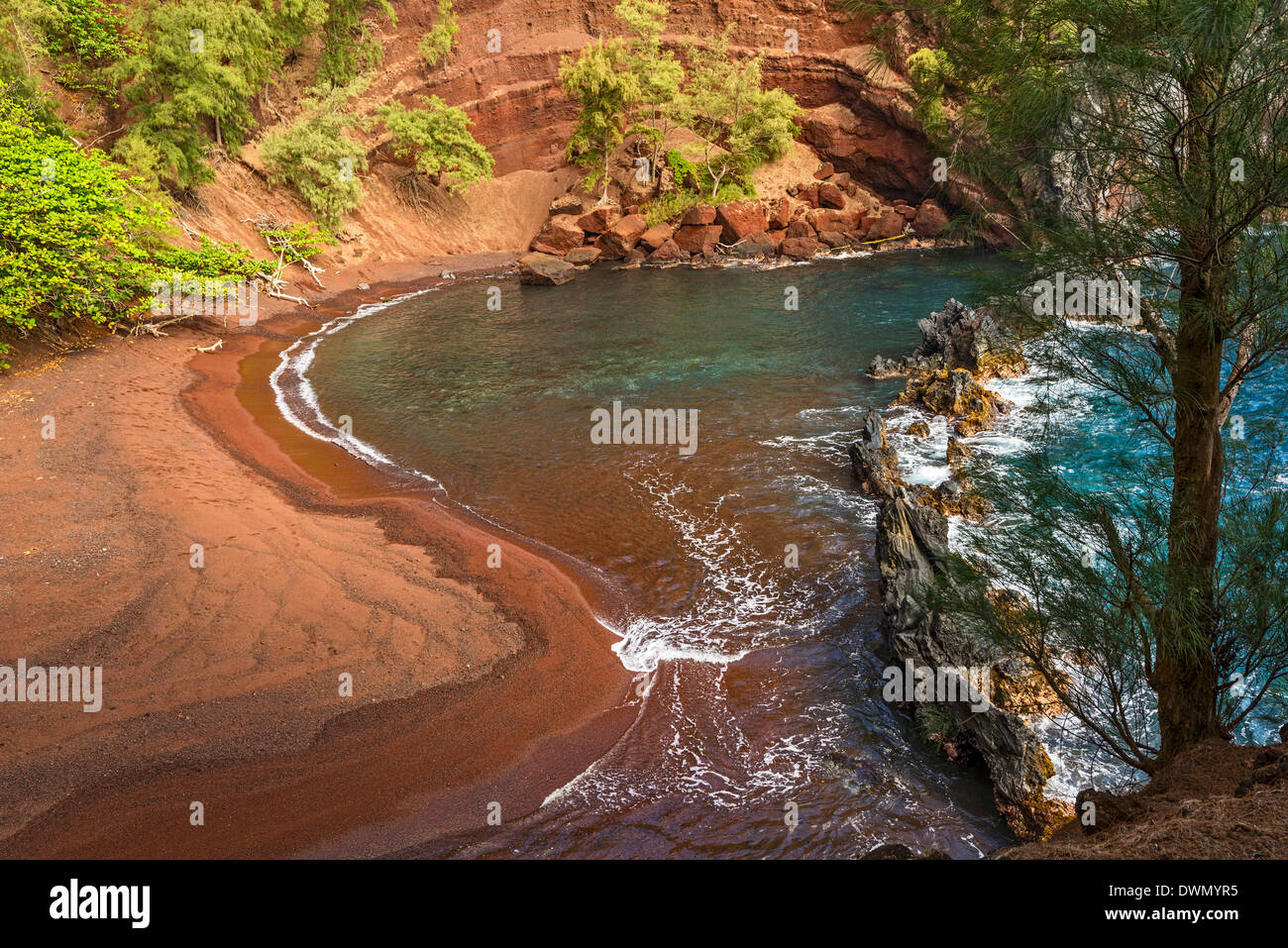 L'esotico e stupefacenti Red Sand Beach sull'isola hawaiana di Maui. Foto Stock