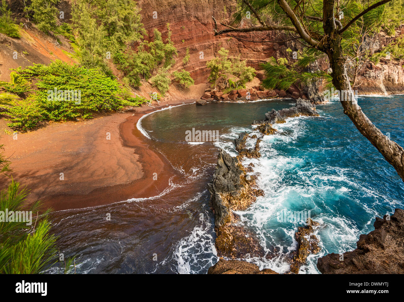 L'esotico e stupefacenti Red Sand Beach sull'isola hawaiana di Maui. Foto Stock