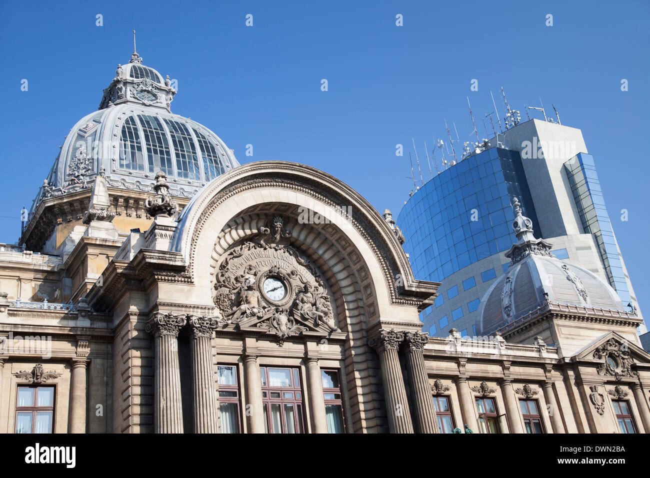 Consorzio economico Palace e Bucharest Financial Plaza, quartiere storico, Bucarest, Romania, Europa Foto Stock