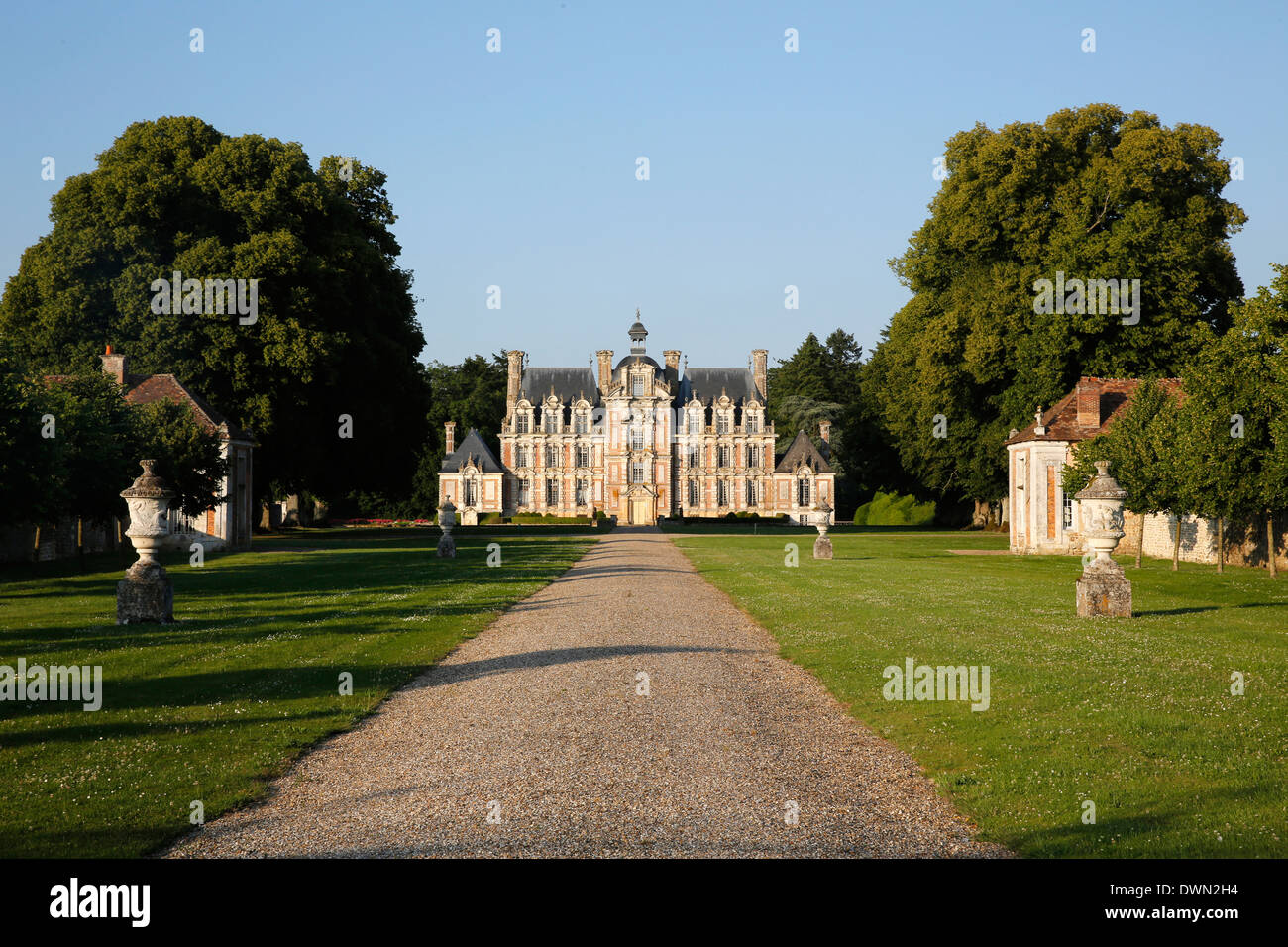 Beaumesnil castello costruito nel XVII secolo, Eure, in Normandia, Francia, Europa Foto Stock