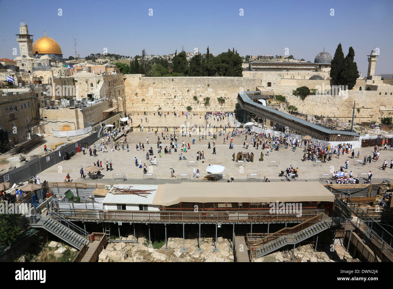 Il Muro Occidentale (il Muro del Pianto) con la Cupola della roccia, Sito Patrimonio Mondiale dell'UNESCO, Gerusalemme, Israele, Medio Oriente Foto Stock