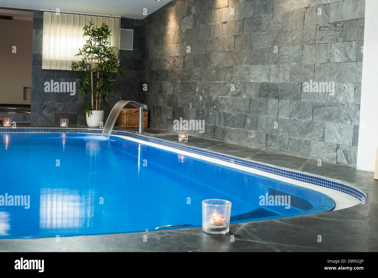 Interno del benessere e piscina termale. Foto Stock