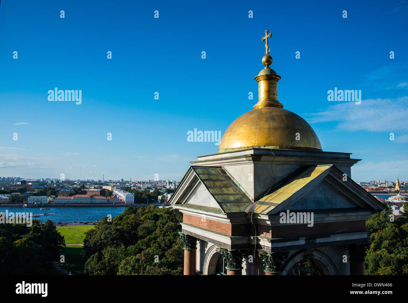 Vista da San Isaac con una cupola dorata, San Pietroburgo, Russia, Europa Foto Stock