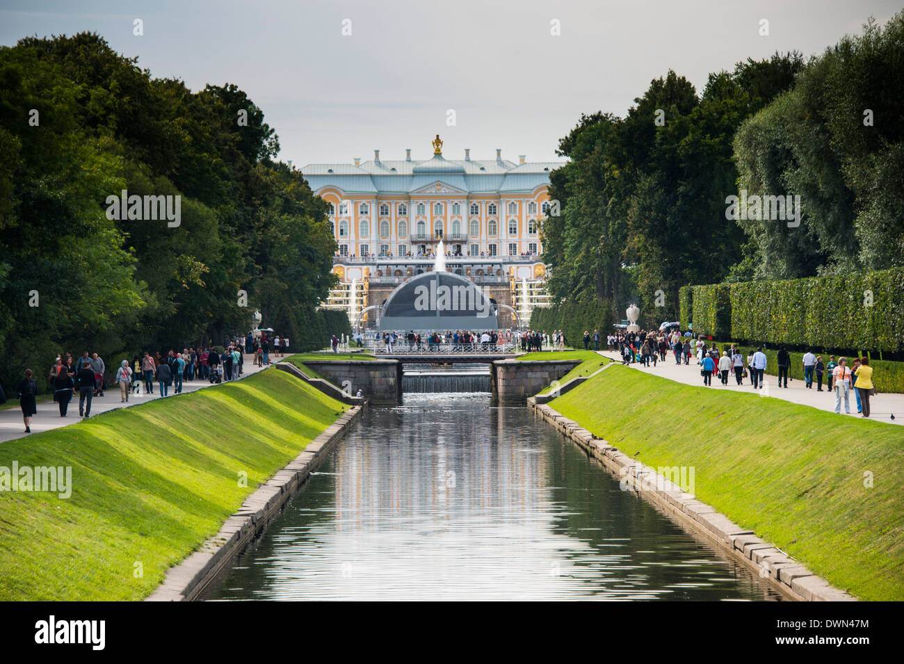 Peterhof (Petrodvorets), il Sito Patrimonio Mondiale dell'UNESCO, San Pietroburgo, Russia, Europa Foto Stock