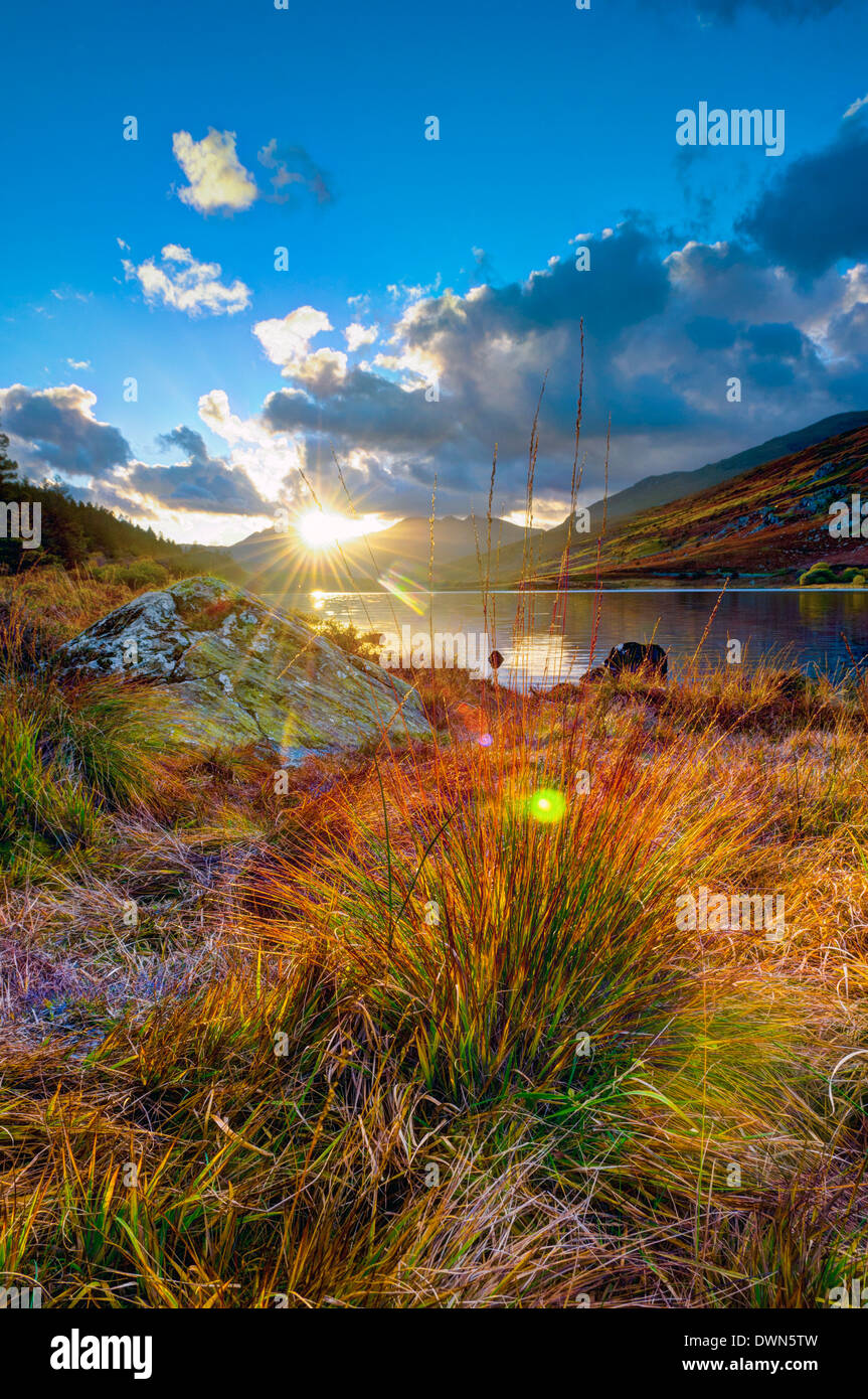 Dyffryn Mymbyr (Vale di Mymbyr), Llynnau Mymbyr (Mymbyr Laghi), Mount Snowdon oltre, Parco Nazionale di Snowdonia, Wales, Regno Unito Foto Stock