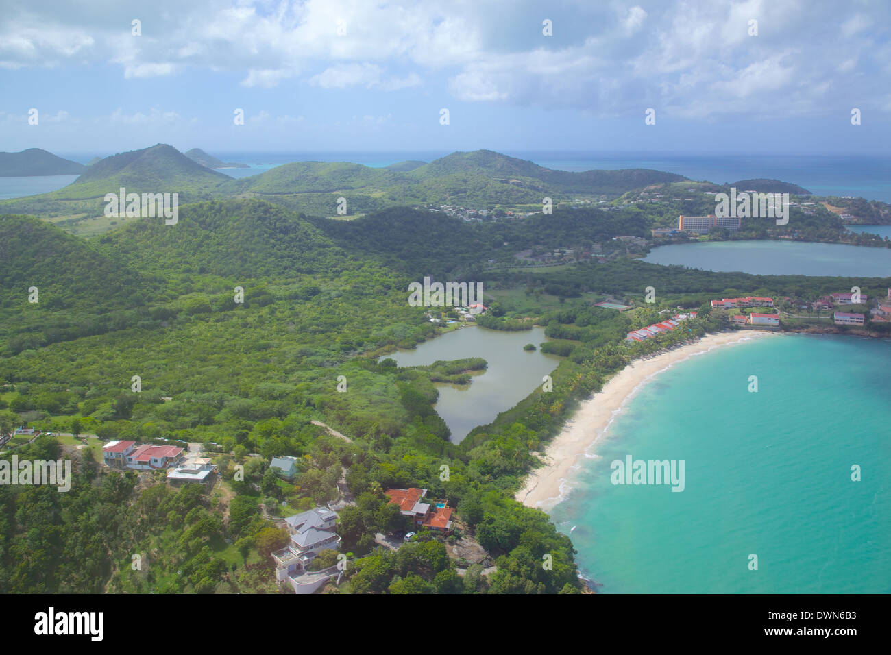 Vista su cinque delle isole villaggio, Antigua, Isole Sottovento, West Indies, dei Caraibi e America centrale Foto Stock