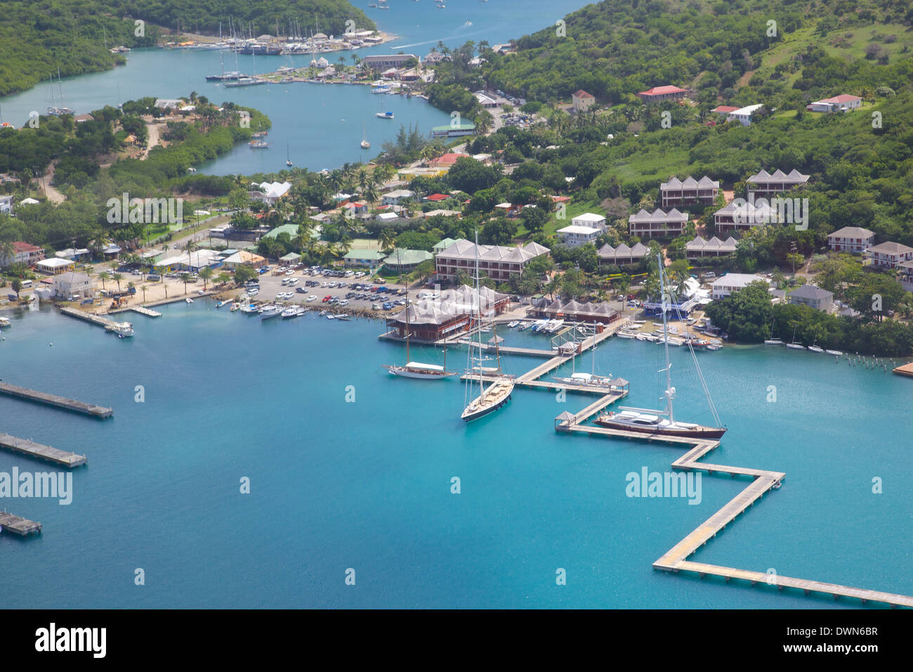 Vista di Falmouth Harbour, English Harbour e Nelson's Dockyard, Antigua, Isole Sottovento, West Indies, dei Caraibi Foto Stock