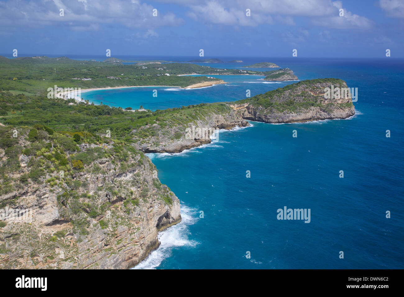 Vista di Willoughby Bay verso il punto di Hudson, Antigua, Isole Sottovento, West Indies, dei Caraibi e America centrale Foto Stock