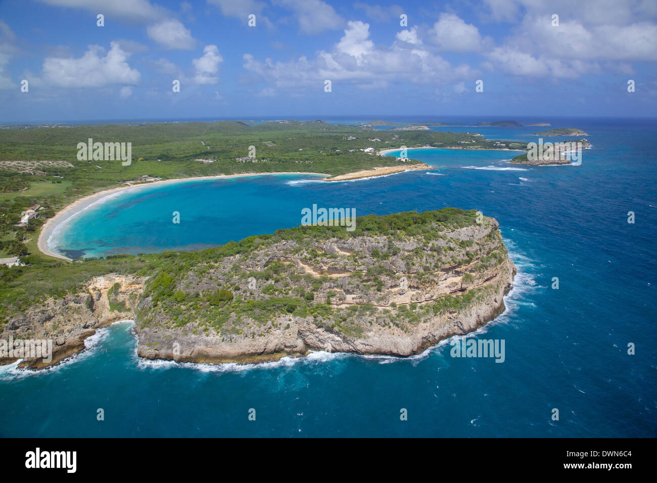 Vista di Willoughby Bay verso il punto di Hudson, Antigua, Isole Sottovento, West Indies, dei Caraibi e America centrale Foto Stock