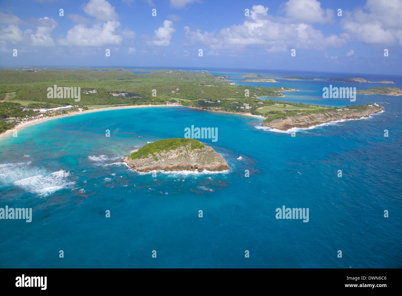 Vista della Baia di Exchange e Smith Island, Antigua, Isole Sottovento, West Indies, dei Caraibi e America centrale Foto Stock