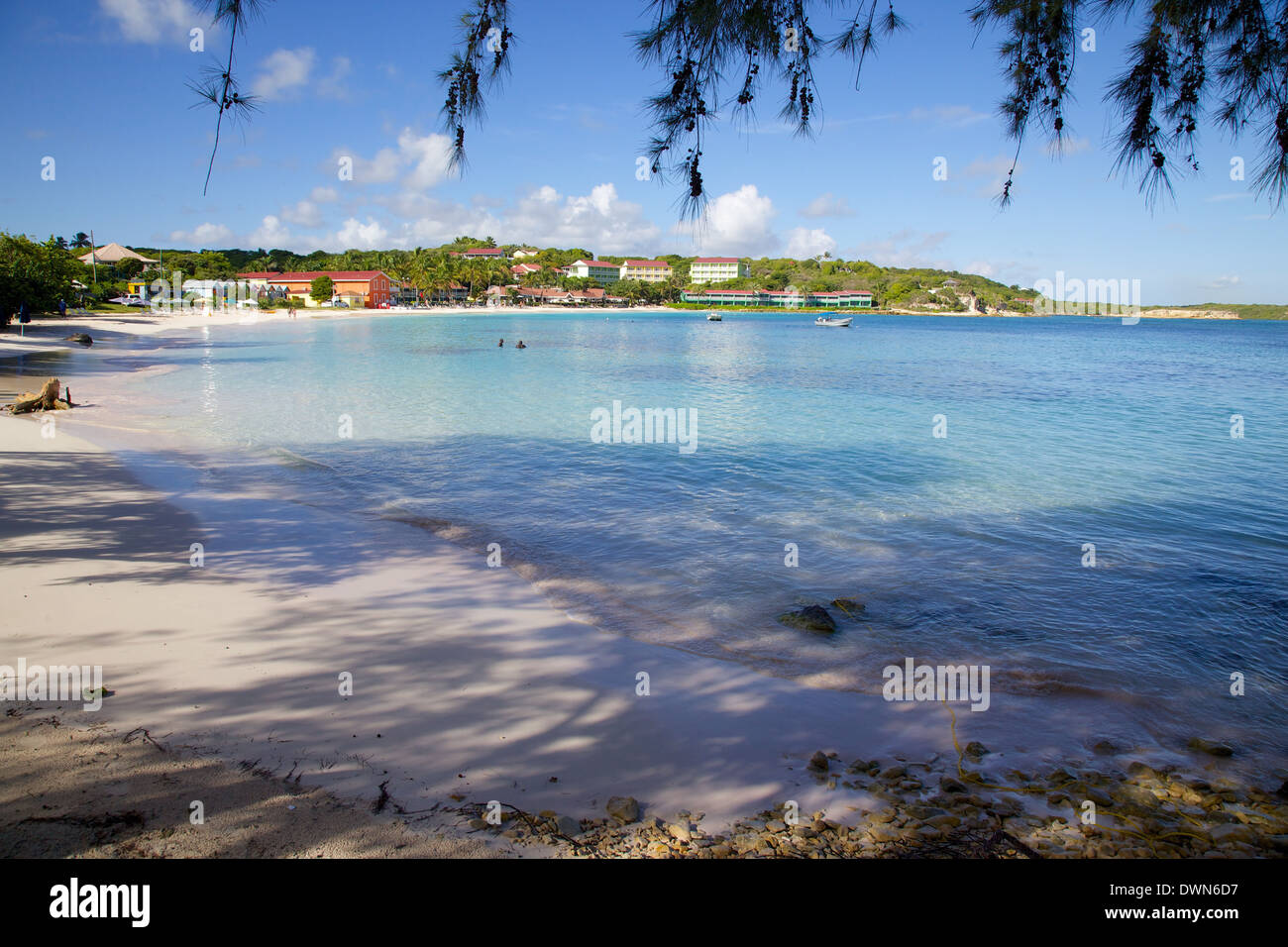 Vista di Long Bay e Beach, Long Bay, Antigua, Isole Sottovento, West Indies, dei Caraibi e America centrale Foto Stock