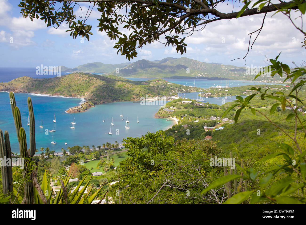 Vista del porto di inglese da Shirley Heights, Antigua, Isole Sottovento, West Indies, dei Caraibi e America centrale Foto Stock