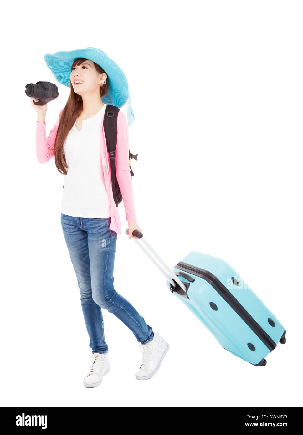 Felice giovane donna holding viaggia caso e fotocamera.it è il tempo di viaggio Foto Stock