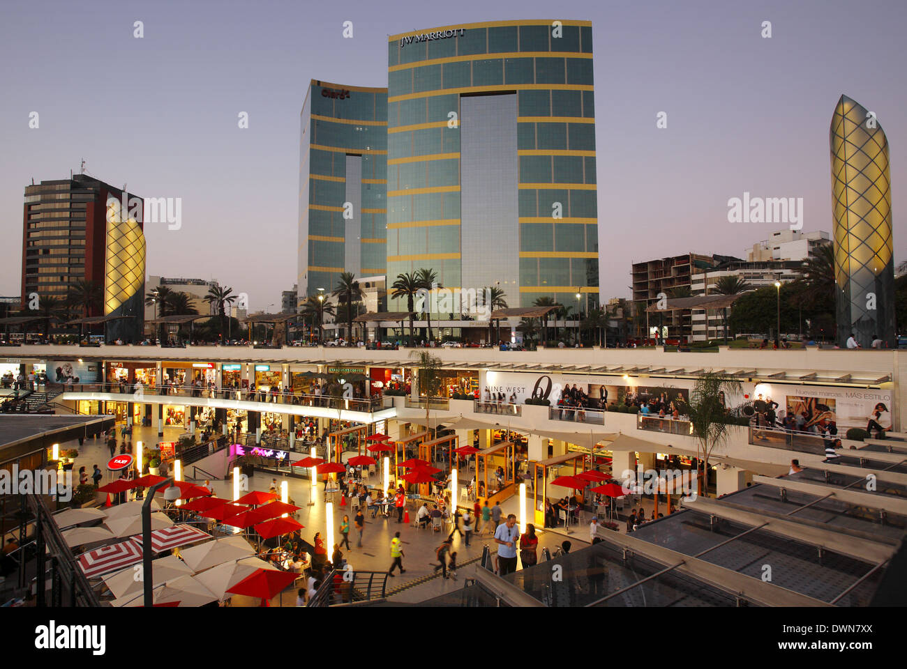 Il Larcomar shopping center nel quartiere di Miraflores, Lima, Peru Foto Stock