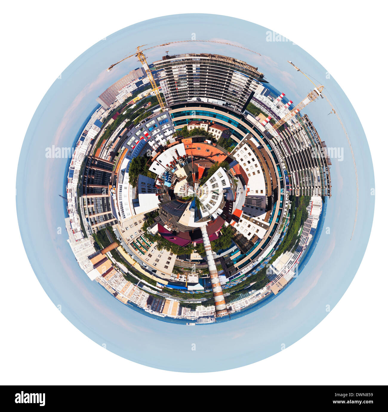 Piccolo pianeta - urban panorama sferica di Mosca quartiere vive isolato su sfondo bianco Foto Stock