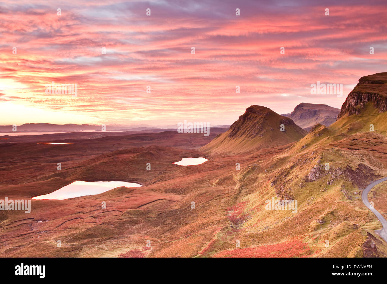 Bella pre-alba luce sul Trotternish Ridge, Isola di Skye, Ebridi Interne, Scotland, Regno Unito, Europa Foto Stock