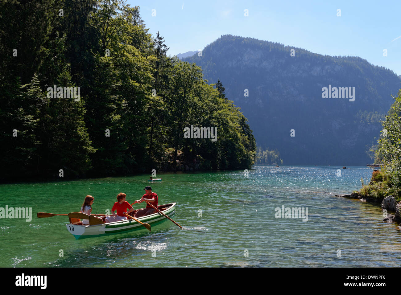 Una barca a remi sul lago di Königssee, Berchtesgadener Land district, Alta Baviera, Baviera, Germania Foto Stock