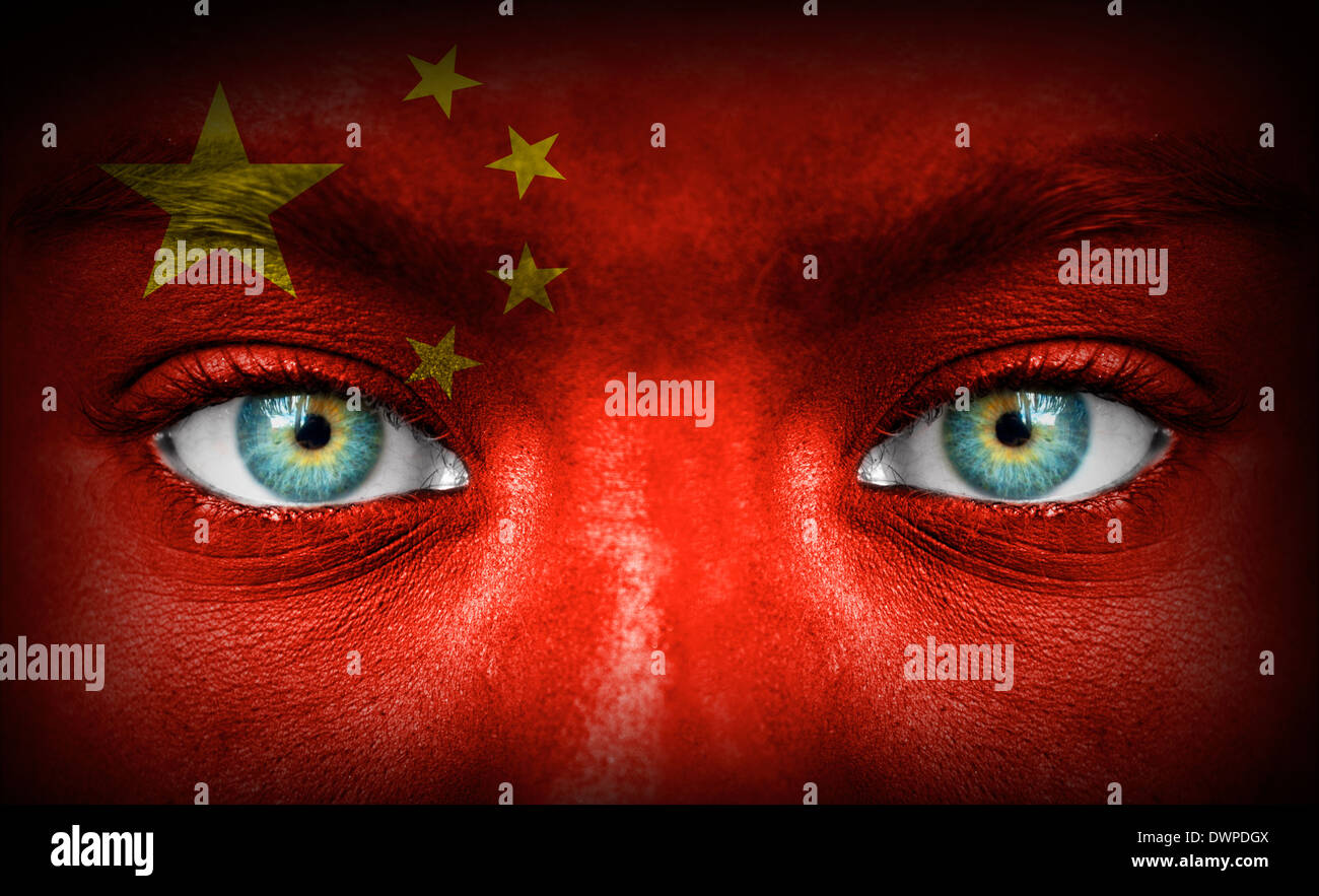 Volto umano dipinto con la bandiera della Repubblica popolare cinese Foto Stock