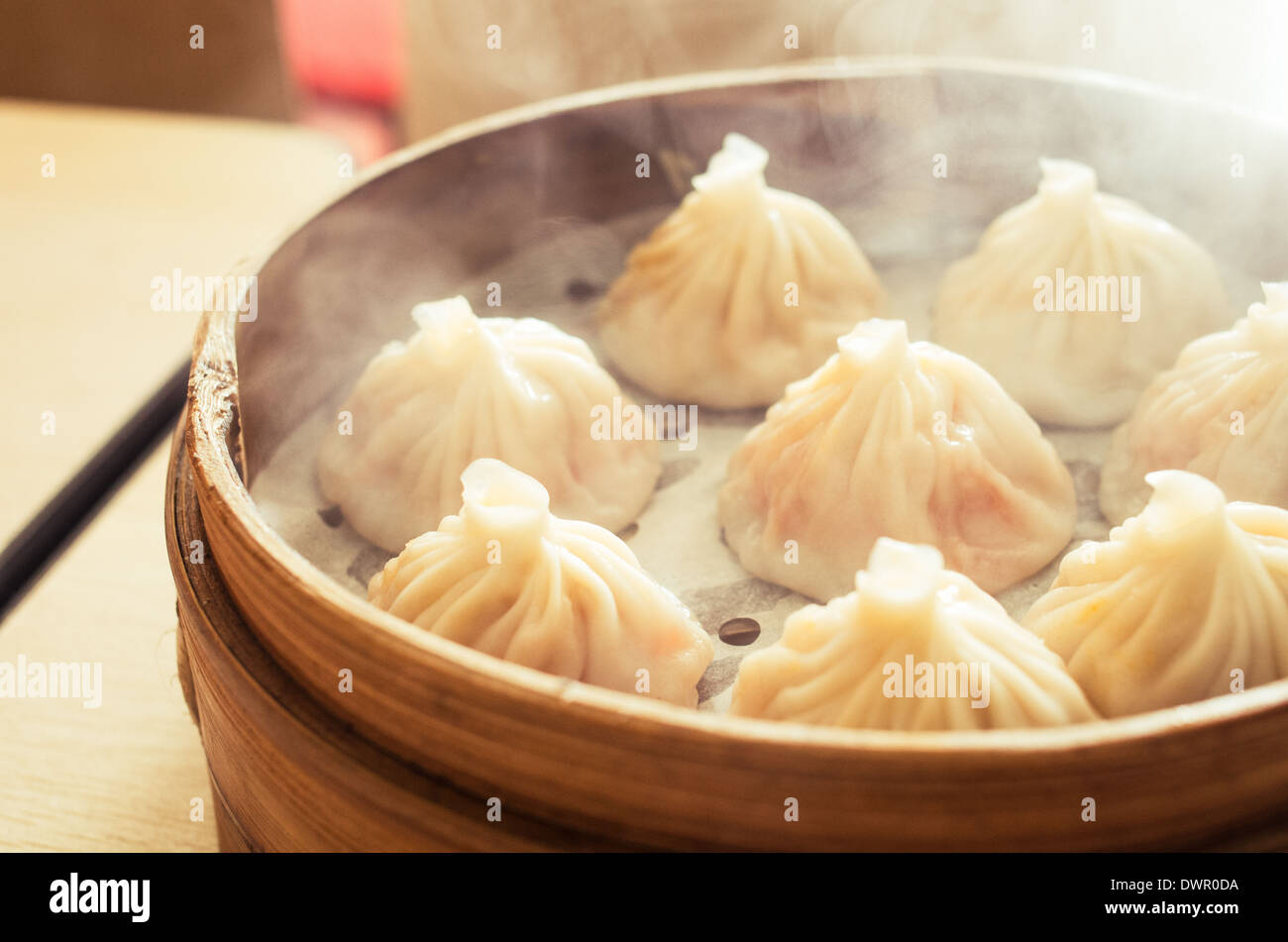 Ravioli cinesi al vapore ripieni di zuppa (Xiao Long Bao)