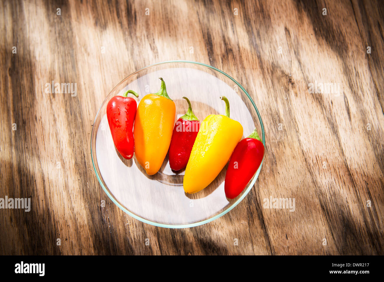 Una piastra con paprika Foto Stock