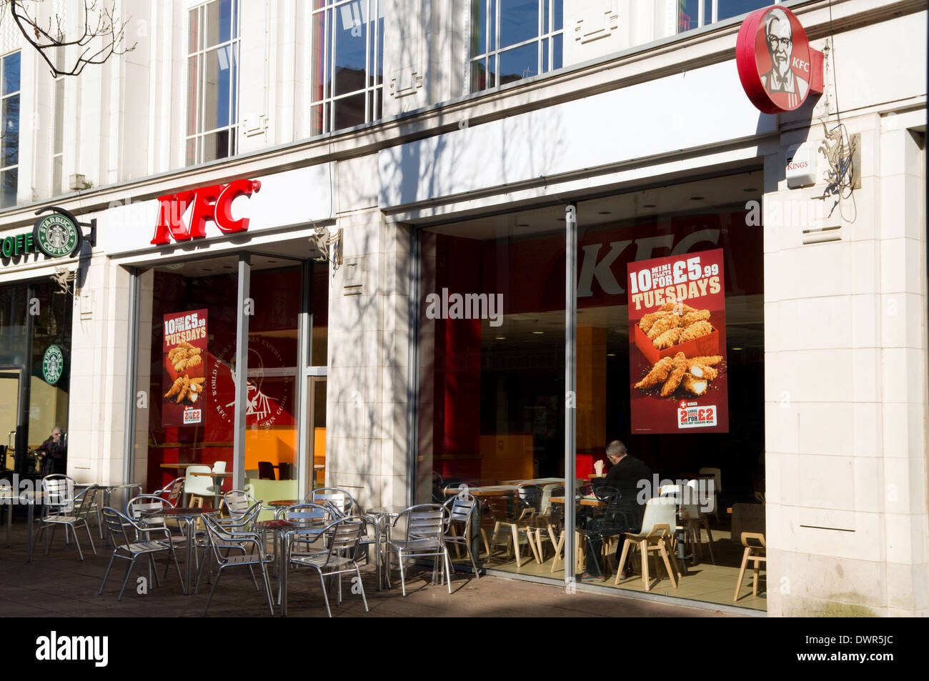 KFC fast food, Queen Street, Cardiff, Galles. Foto Stock
