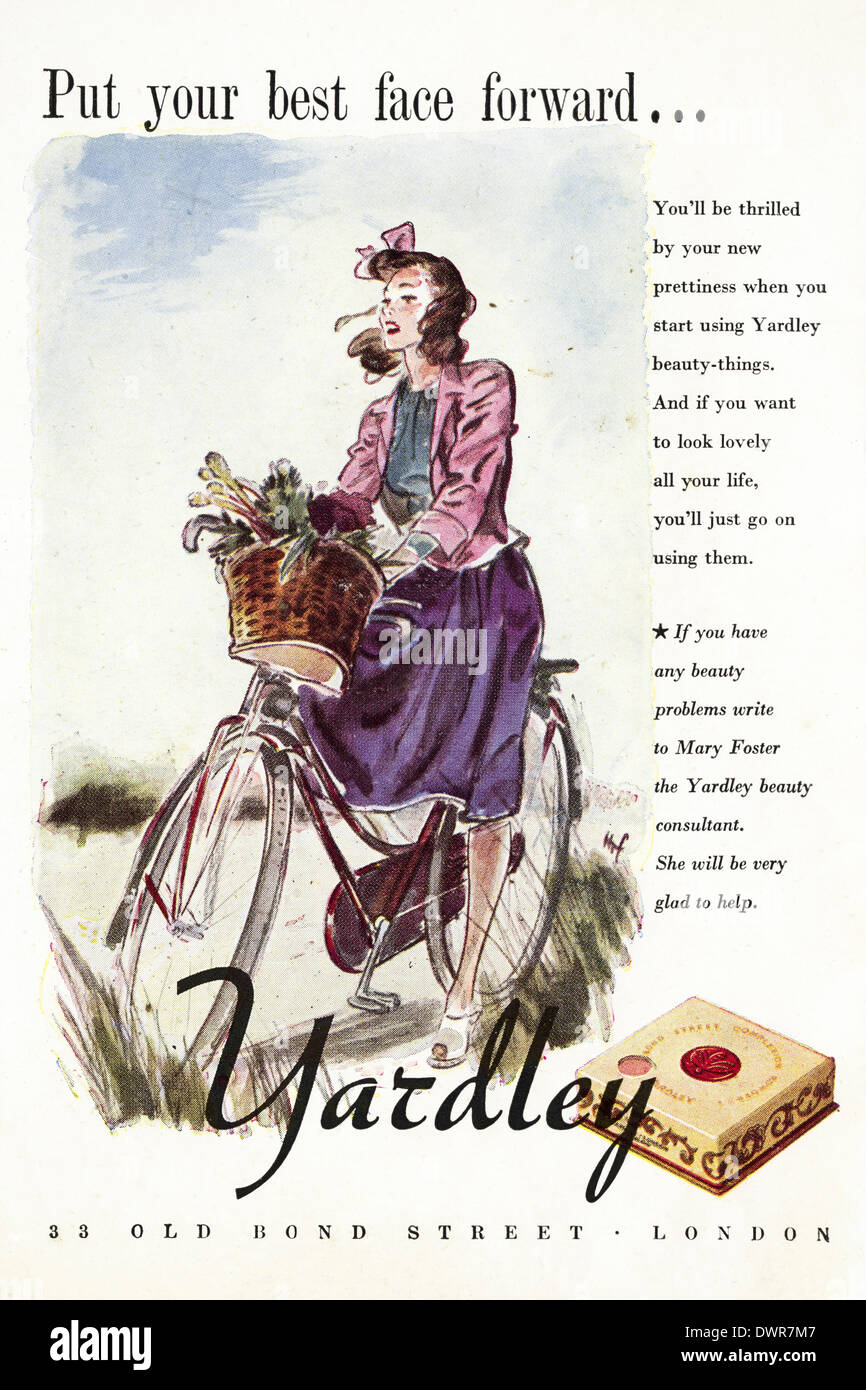 1940s tempo di guerra annuncio nella rivista per le giovani donne circa 1944 pubblicità YARDLEY cosmetici Foto Stock