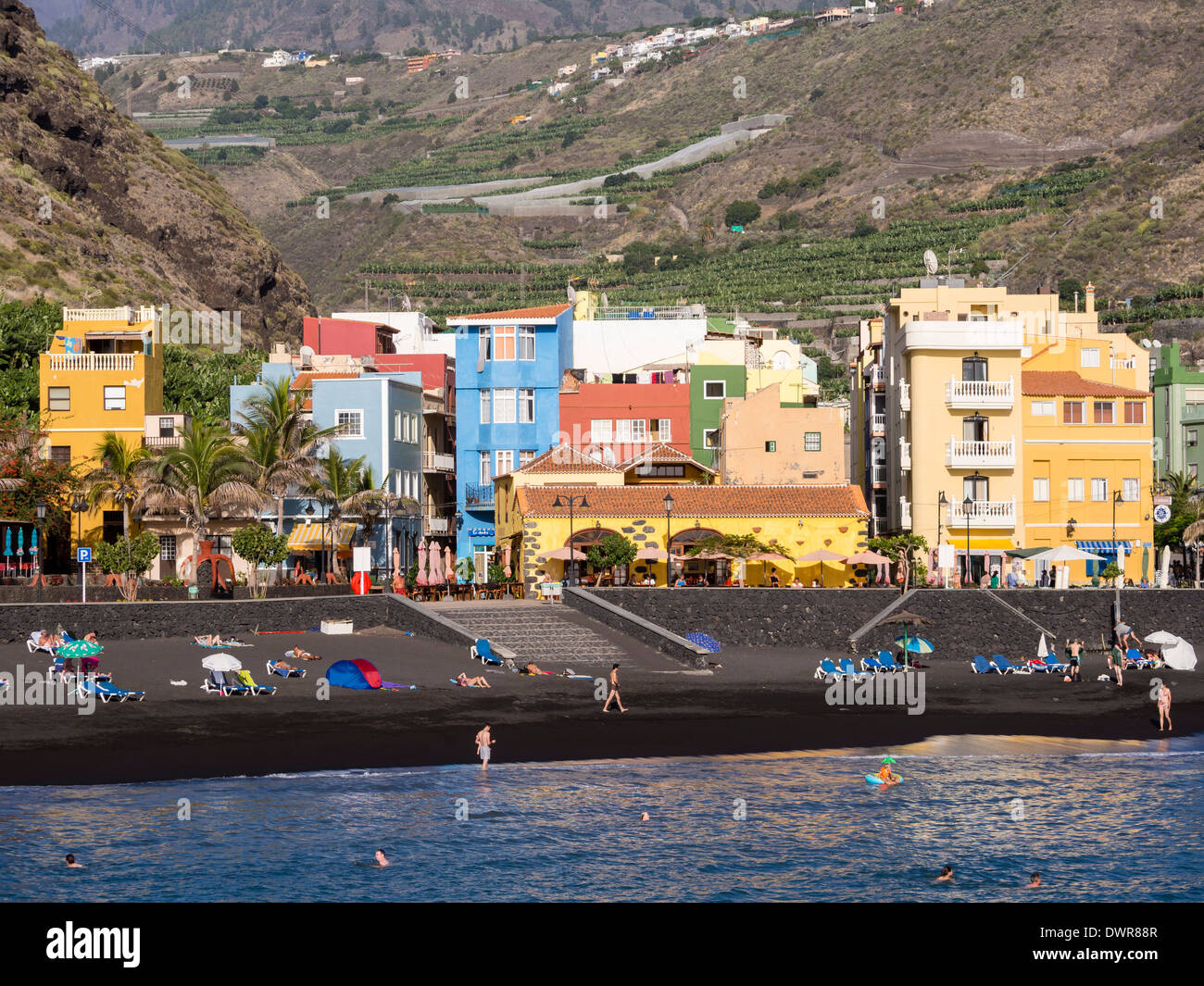 La spiaggia nera di Puerto de Tazacorte sull'isola delle Canarie di La Palma. Foto Stock