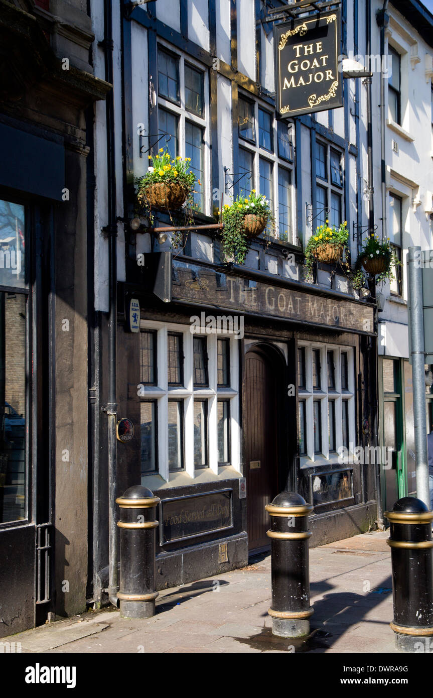 La Capra grandi Public House, High Street, Cardiff, Galles. Foto Stock