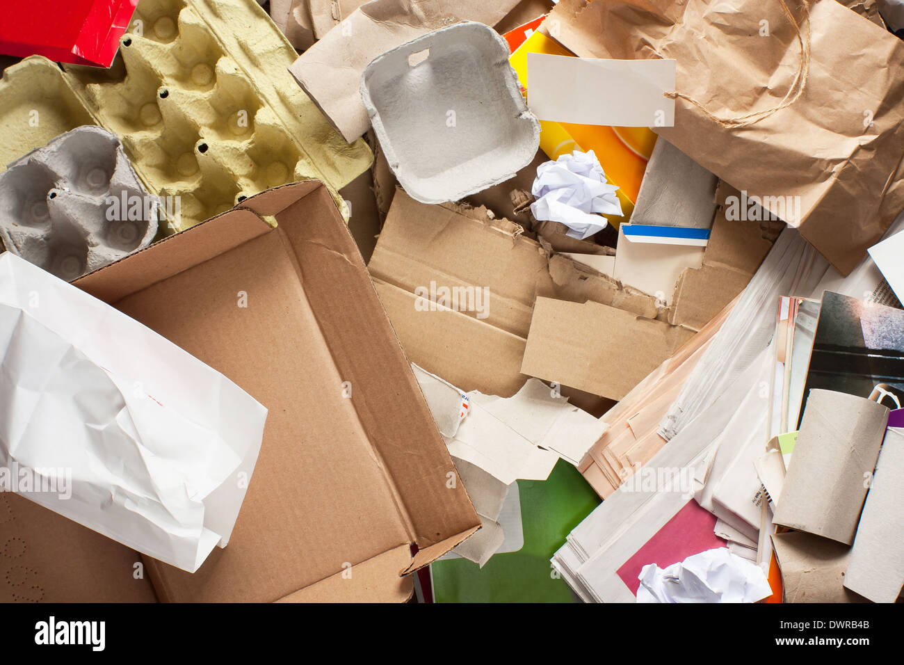 Segregati rifiuti di carta pronta per il riciclaggio Foto Stock