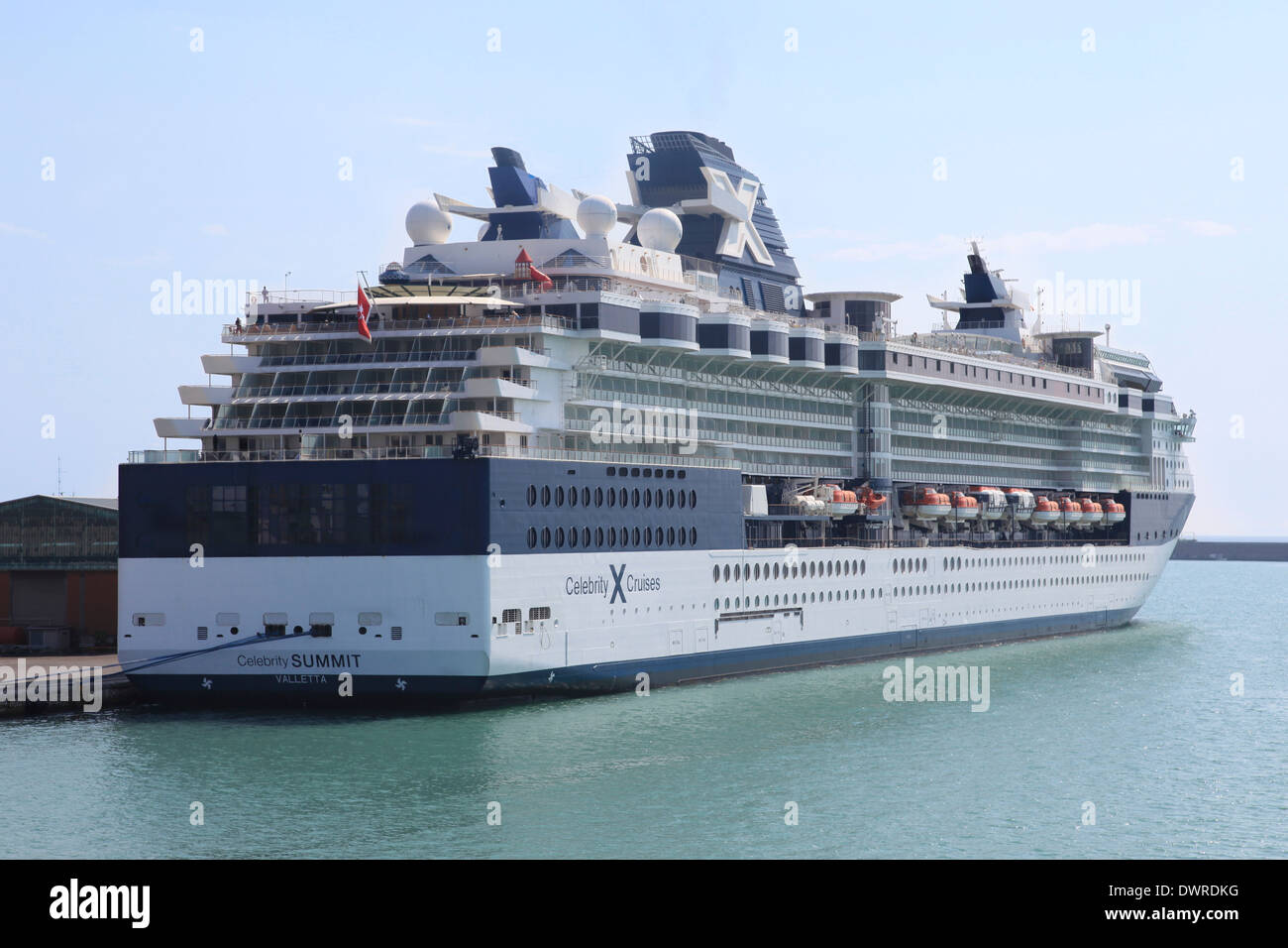 Millennium-Class lussuosa nave da crociera CELEBRITY SUMMIT ormeggiata al porto di Livorno ITALIA Foto Stock