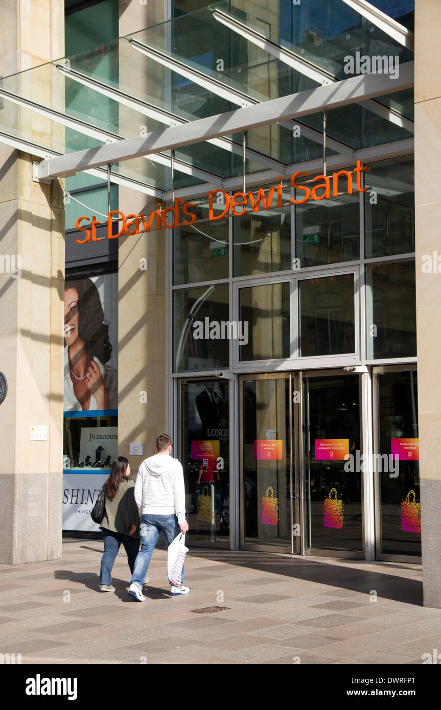 St Davids 2 shopping center e il Hayes, Cardiff City Centre, Wales, Regno Unito. Foto Stock