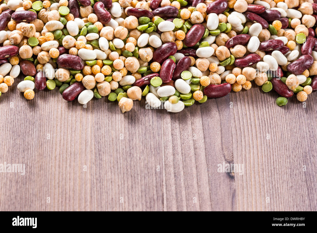 Mix di bianco e rosso di fagiolo stringa, lenticchia, verde e piselli gialli Foto Stock