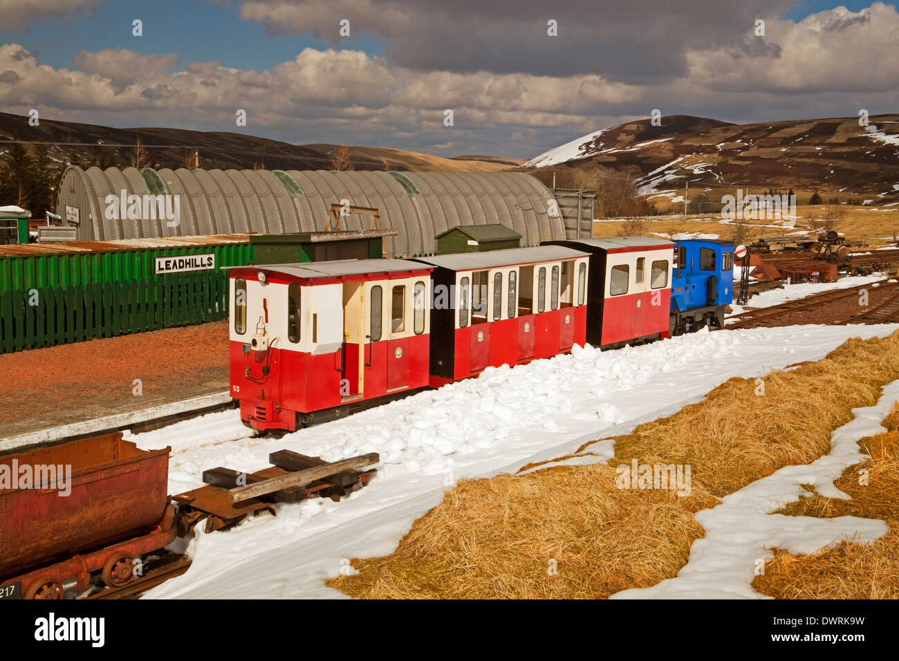 Il Leadhills e Wanlockhead treno alla stazione Leadhills in inverno Foto Stock