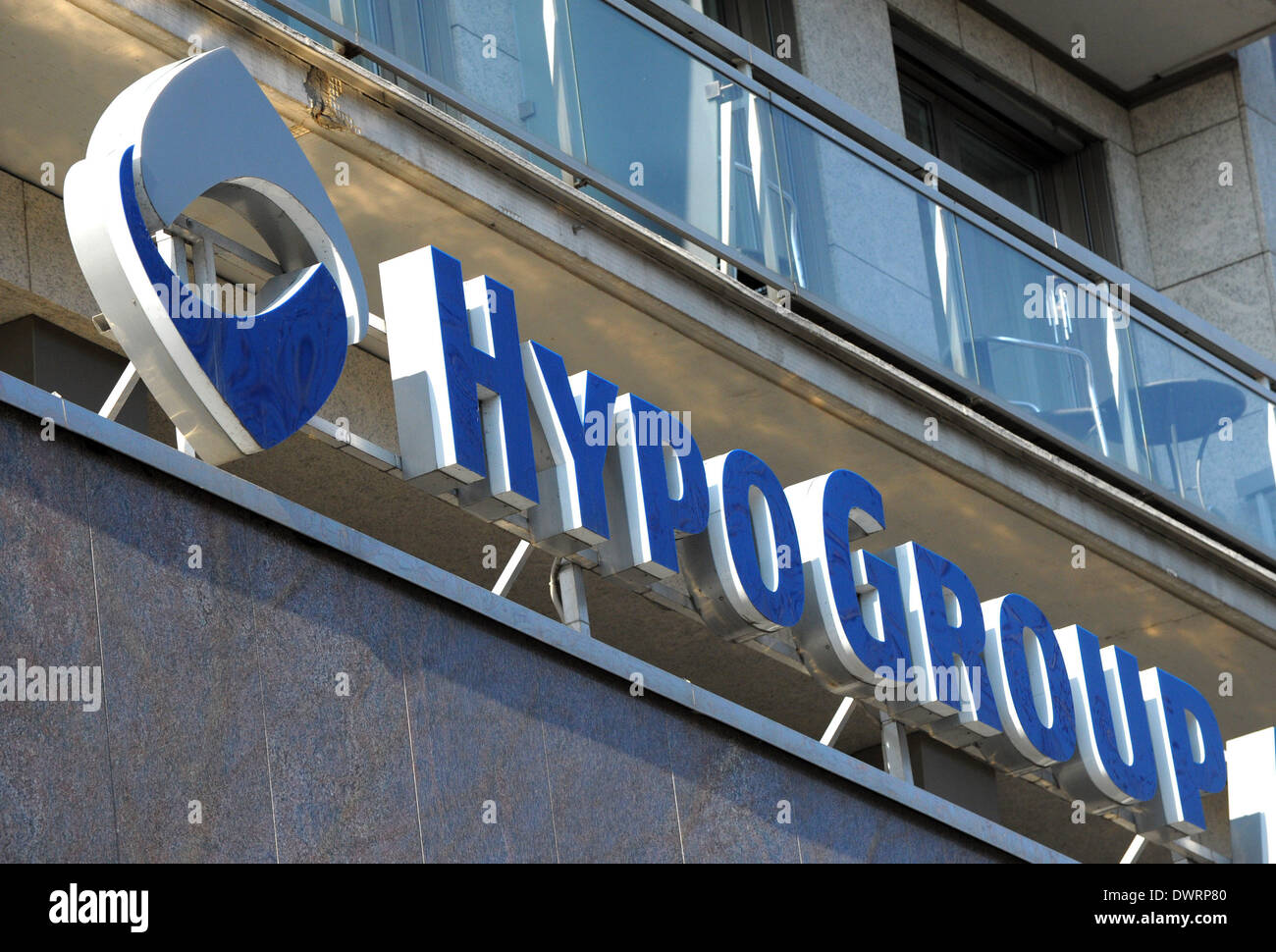 Vienna, Austria. Xii Mar, 2014. Il logo di Hypo Alpe Adria Bank è visto in Vienna, la capitale dell'Austria, 12 marzo 2014. Il governo austriaco ha dato la luce verde Mercoledì per una rinnovata iniezione di fondi alla travagliata banca Hypo Alpe Adria, Kronen Zeitung ha riportato. © Qian Yi/Xinhua/Alamy Live News Foto Stock