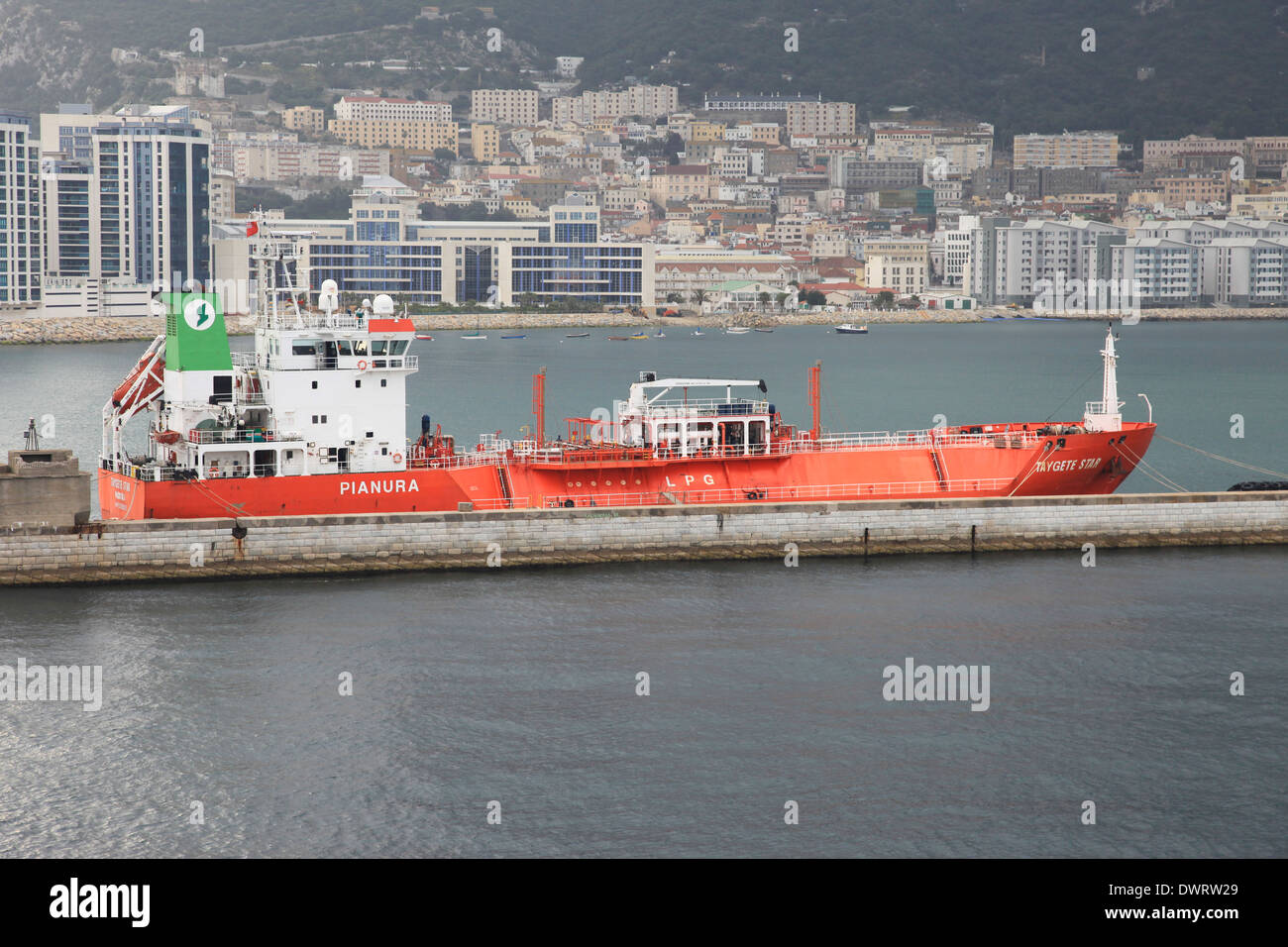 Tanica di benzina mv Taygete Star lungo il molo nel porto di Gibilterra Foto Stock