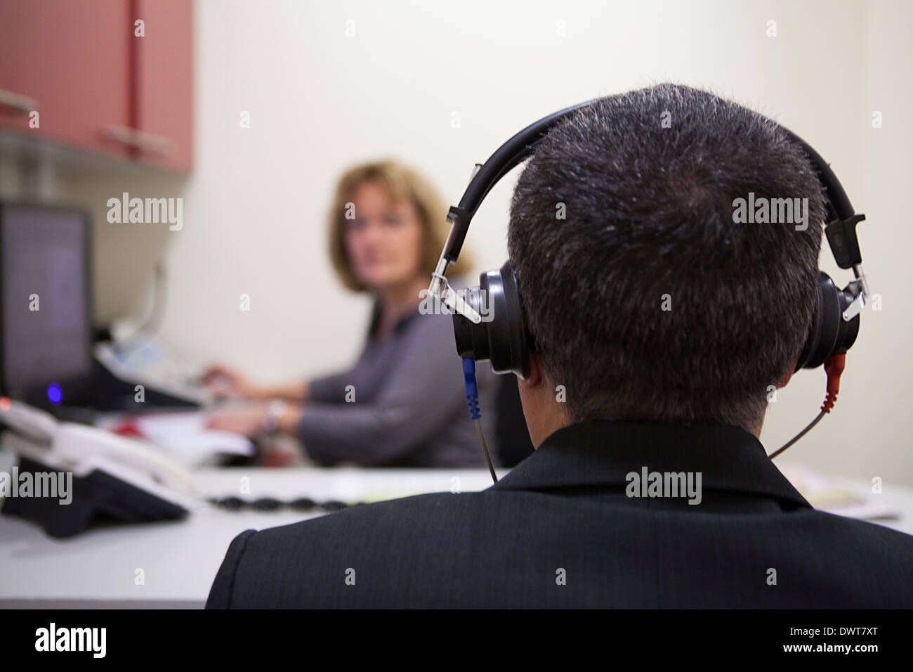Man consulting per non udenti Foto Stock