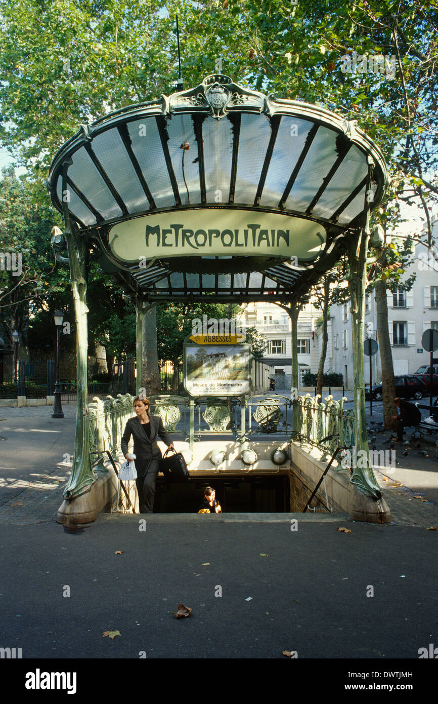 Art Nouveau della stazione della metro Abbesses Pigalle Parigi Francia Foto Stock