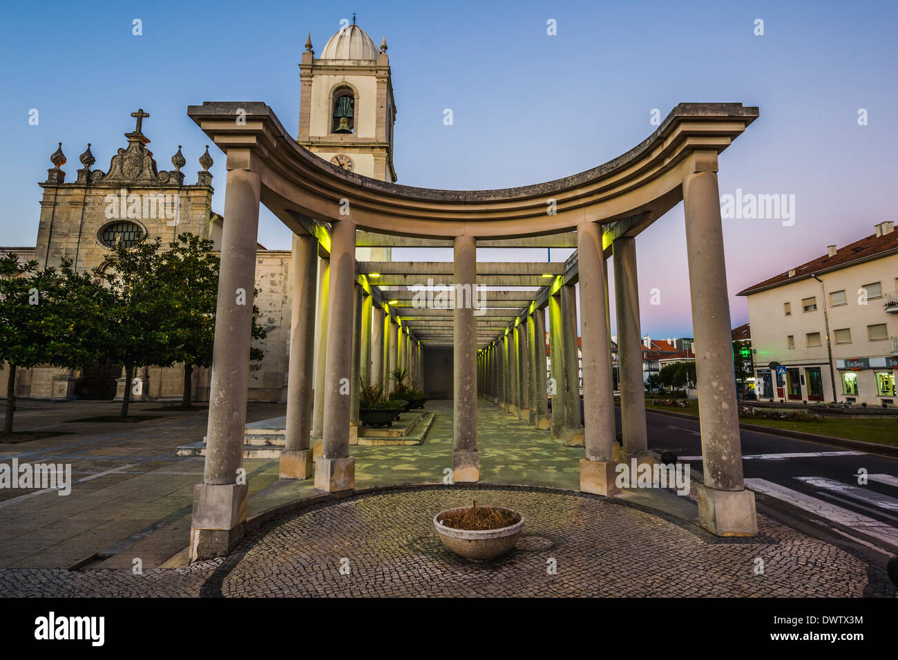 Catedral da Sé conosciuta come la Chiesa di Sao Domingos al crepuscolo, Aveiro, Beira, Portogallo Foto Stock