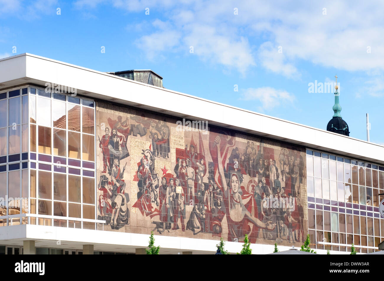 In Germania, in Sassonia, Dresda, Mosaico socialista presso il Palazzo della Cultura Kulturpalast Foto Stock