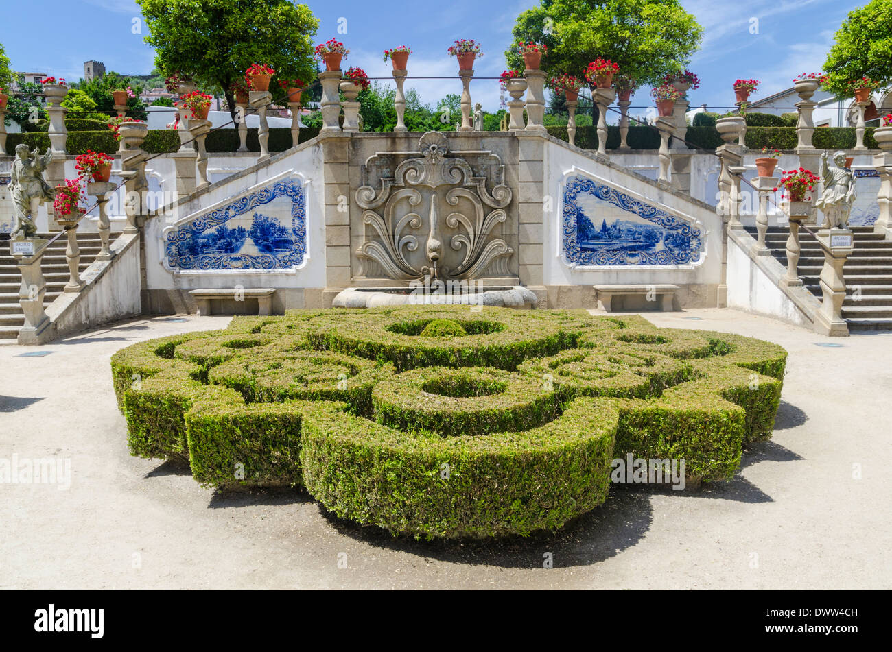 Le fasi ornamentali che conduce al giardino principale al Palazzo Vescovile Giardino di Castelo Branco, Beira Baixa, Portogallo Foto Stock