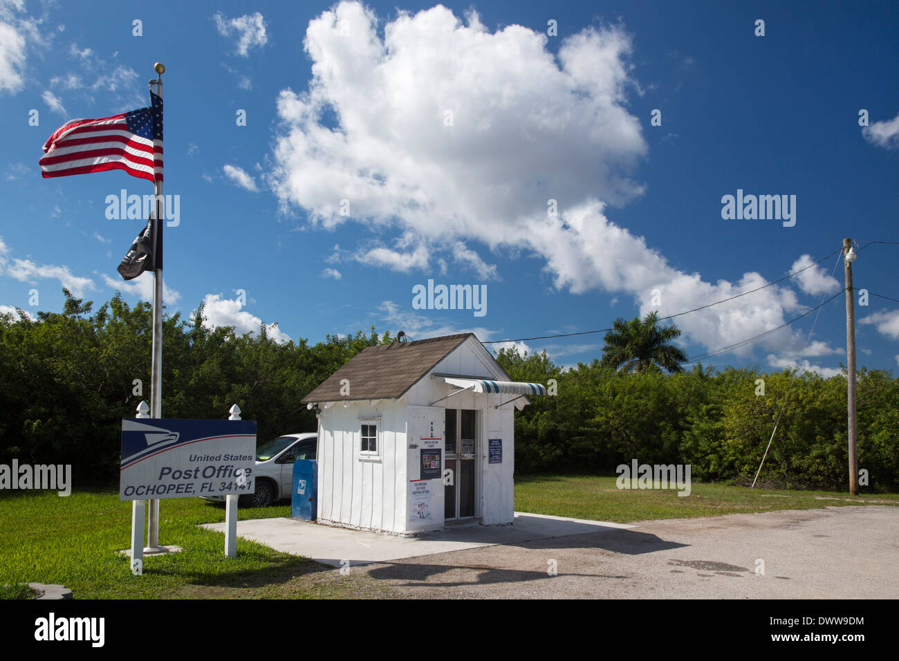Ochopee, Florida - Il più piccolo ufficio postale negli Stati Uniti, che in passato era un tubo di irrigazione capannone. Foto Stock